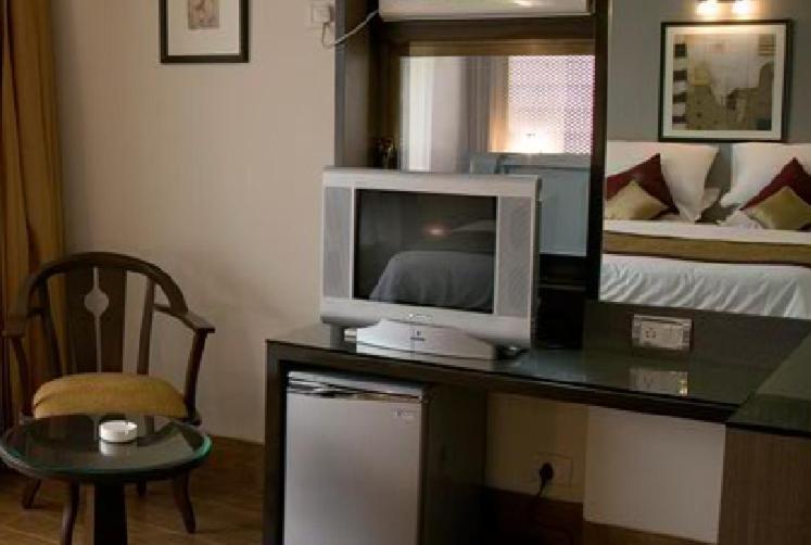 Hotel Sampoorna Mumbai Room photo