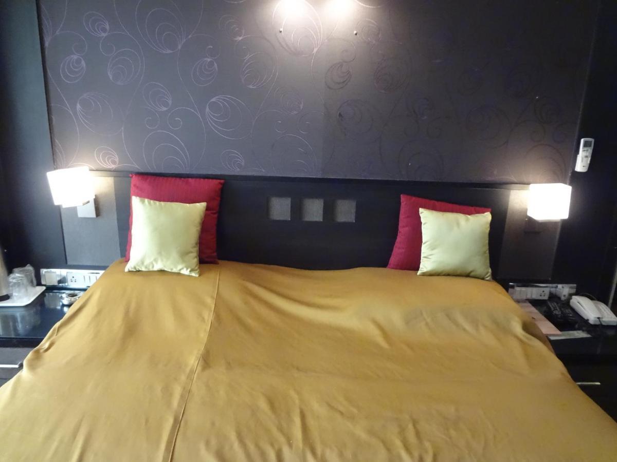 Hotel Sampoorna Mumbai Room photo